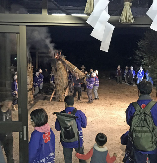 愛本新　たいまつ祭り